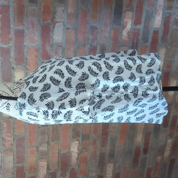 Short sleeve print crepe top. - Picture 2 of 5